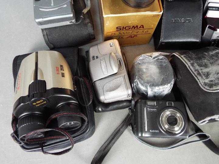 Photography - A collection of cameras, lenses and other accessories. - Image 6 of 6
