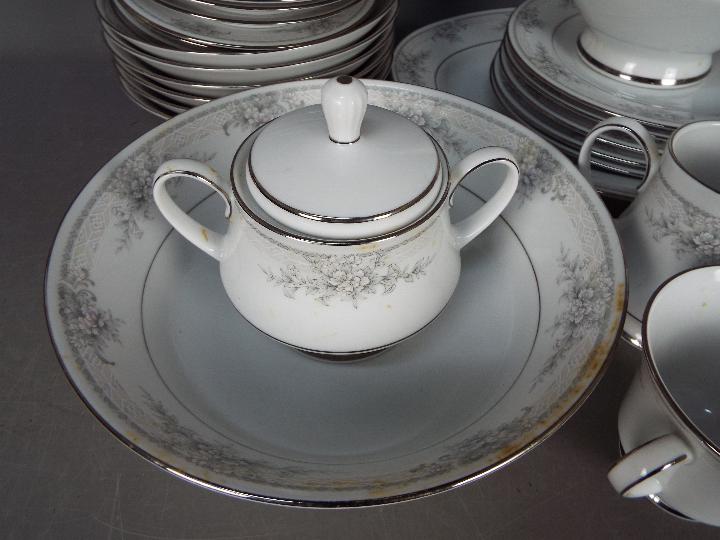 Noritake - A collection of dinner and tea wares, Legendary by Noritake in the Sweet Leilani pattern, - Image 3 of 5