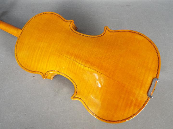 Violin - A kit built modern violin, panel back (with crack), - Image 6 of 9