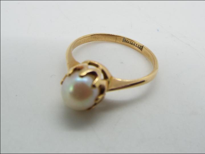 9 ct gold - a 9ct gold ring set with pearl, markings unclear, size N, approximate weight 2. - Image 5 of 5