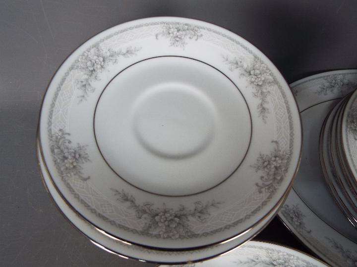 Noritake - A collection of dinner and tea wares, Legendary by Noritake in the Sweet Leilani pattern, - Image 4 of 5