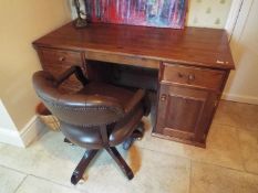A kneehole desk and captains chair, approximately 75 cm x 145 cm x 67 cm.