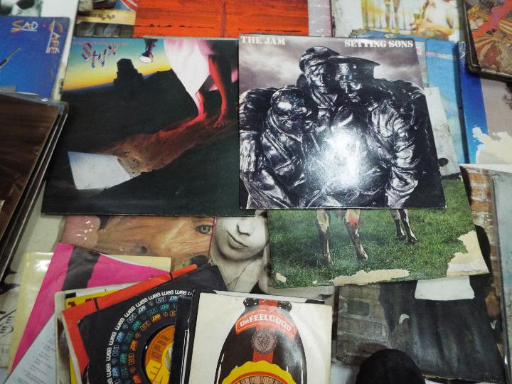 A collection of vinyl records, 12" and 7" to include Black Sabbath, Michael Jackson, Blondie, - Image 5 of 6