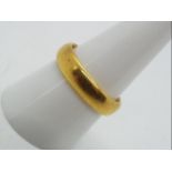 22 ct gold - a hallmarked 22 ct gold wedding band, size R, approximate weight 9.