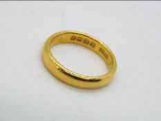 22 ct gold - a hallmarked 22 ct gold wedding band, size J, approximate weight 4.