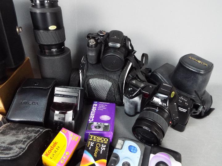 Photography - A collection of cameras, lenses and other accessories. - Image 2 of 6