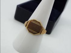 9 ct gold - a 9ct gold ring, size Q, approximate weight 3.