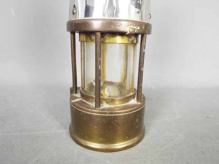 The Protector Lamp & Lighting Co Ltd, Type 6 safety lamp, approximately 23 cm (h). - Image 3 of 5