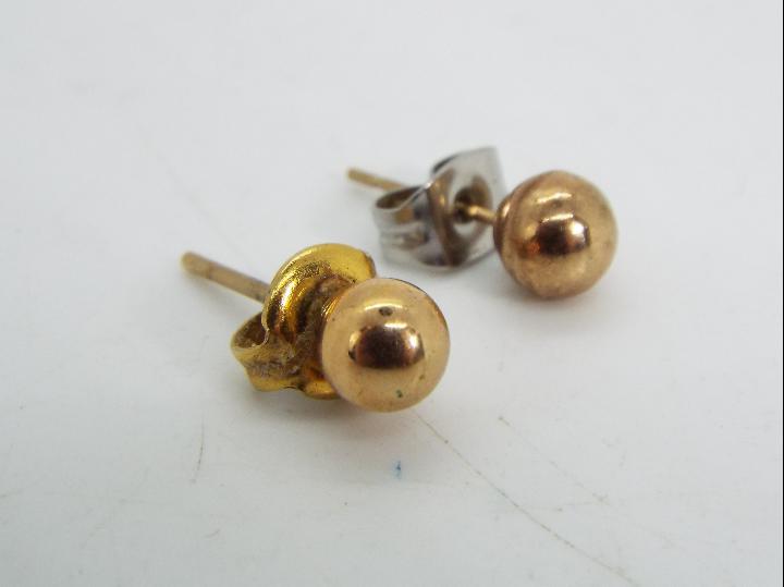 9K gold - a pair of 9k gold cluster earrings, - Image 3 of 3