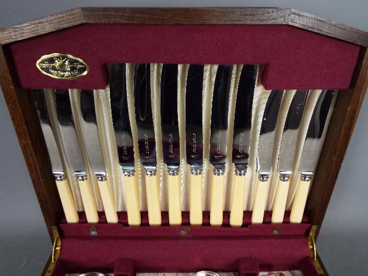 A canteen of plated cutlery by Thomas Turner & Co, Sheffield. - Image 3 of 5