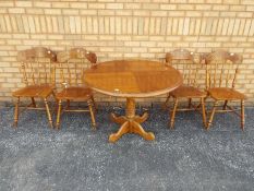 A circular to kitchen table (70 cm height x 107 diameter) and four chairs.