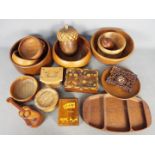 A collection of treen, wooden bowls, trinket boxes and similar.