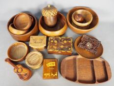 A collection of treen, wooden bowls, trinket boxes and similar.