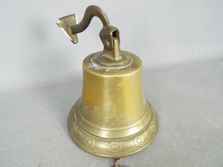 A wall mountable brass bell and two railway carriage lanterns. - Image 2 of 4