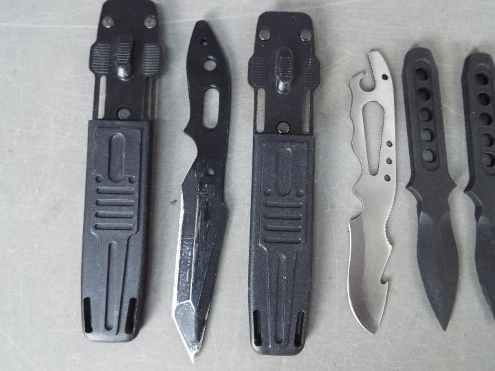 A pair of survival boot knives one black and one stainless steel, - Image 3 of 3