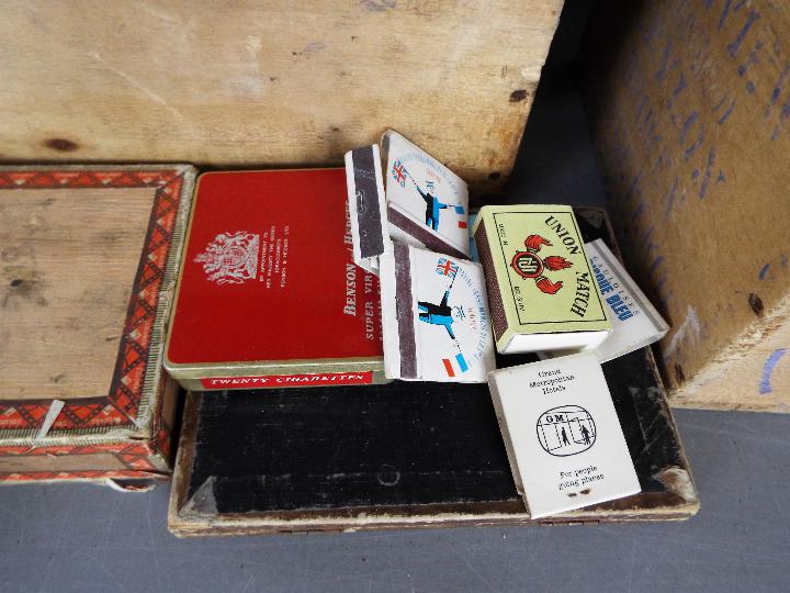 A collection of vintage tea crates / boxes, cigar boxes, vintage tins and similar. - Image 4 of 5