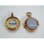 15 ct gold - a 15 ct gold watch fob set with Agate 3 cm x 2 cm (hallmark slightly rubbed) and a