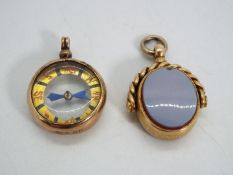 15 ct gold - a 15 ct gold watch fob set with Agate 3 cm x 2 cm (hallmark slightly rubbed) and a