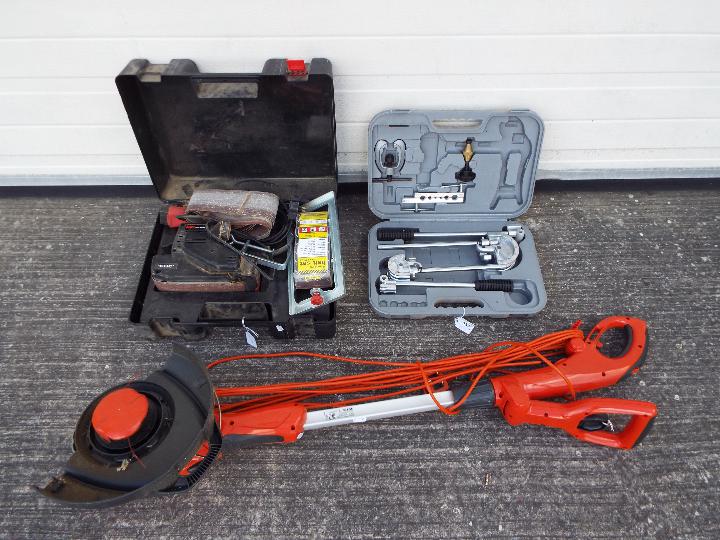 A Flymo Contour 500E garden strimmer, a cased 600 watt Skilsander and similar.