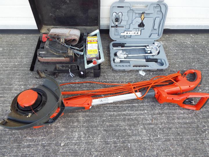 A Flymo Contour 500E garden strimmer, a cased 600 watt Skilsander and similar. - Image 4 of 4