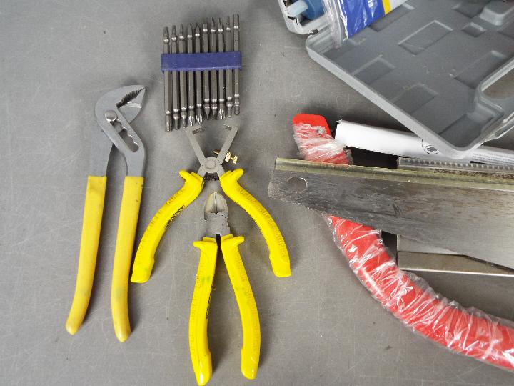 A selection of various tools to include a 5 in 1 air compressor, glue gun, hand saws and similar. - Image 4 of 4