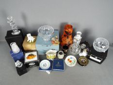 A mixed lot of ceramics and glassware to include Royal Doulton, Royal Worcester,