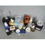 A mixed lot of ceramics and glassware to include Royal Doulton, Royal Worcester,