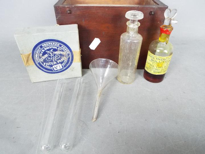 A vintage Sofnol 'Chelsea' soil testing kit, with instructions. - Image 2 of 5