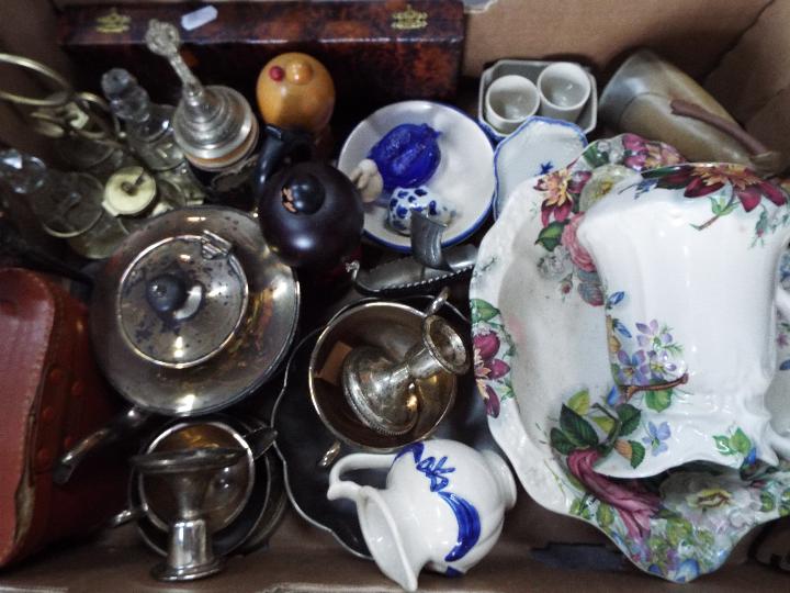 A mixed lot comprising glassware, plated ware, cased binoculars, - Image 2 of 3