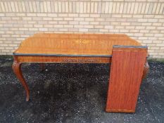 Epstein - A good quality extending dining table,
