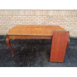 Epstein - A good quality extending dining table,