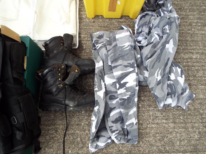 Various gentleman's clothing, a quantity of paintball and similar clothing and accessories, - Image 5 of 6