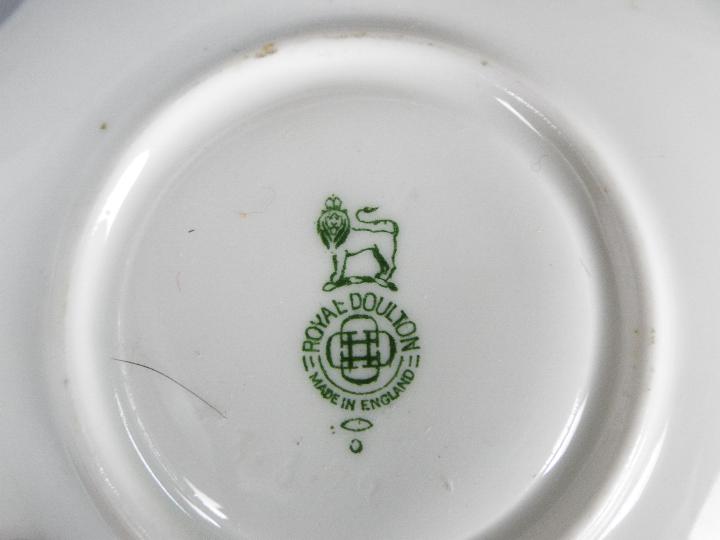 A small collection of blue and white ceramics to include Royal Doulton, Chinese and similar. - Image 6 of 6