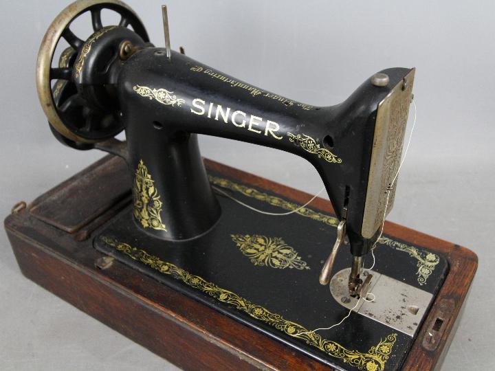 A Singer F Series sewing machine circa 1910, contained in case. - Image 5 of 6