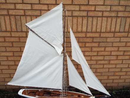 Premier Models - A professional built Grand Banks display model yacht by Premier Models. - Image 4 of 6