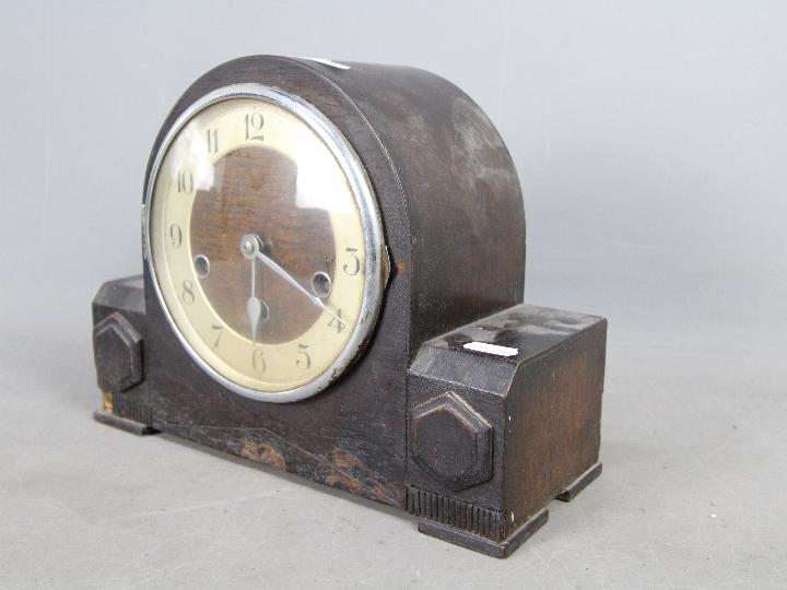 An oak cased mantel clock, Arabic numerals to the dial, with key and pendulum. - Image 2 of 6