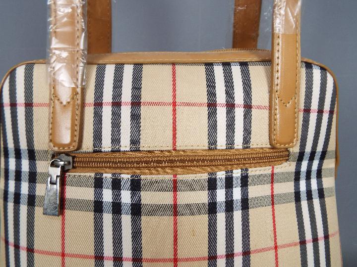 A Burberry Nova Check day bag. - Image 5 of 6