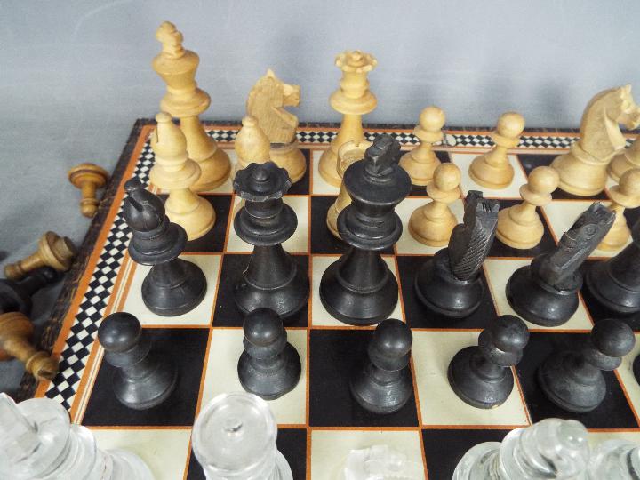 Three chess sets to include a glass set with 7.5 cm king and two wooden set, the larger with 8. - Image 3 of 4