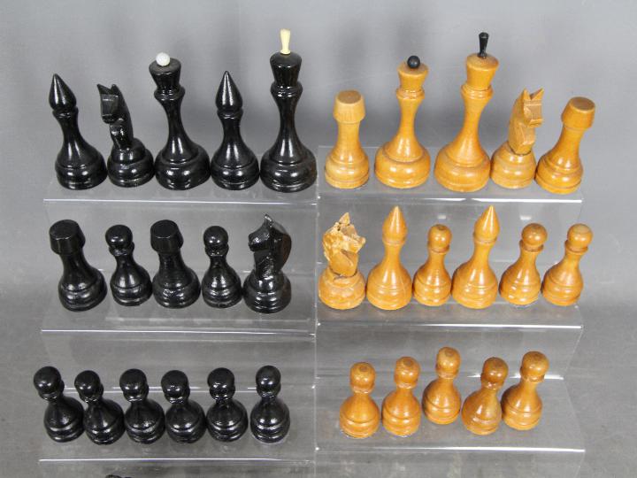 Two chess sets, a carved wooden example with 12 cm king and a cast metal set with 10 cm king. - Image 2 of 4