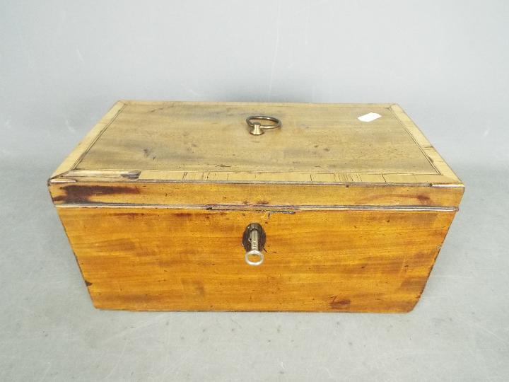 A twin compartment tea caddy of rectangular form, approximately 15 cm x 30 cm x 16 cm. - Image 2 of 5