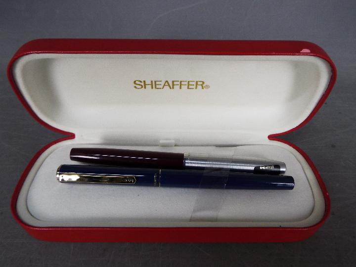 A collection of pens to include Sheaffer, Parker, - Image 6 of 6