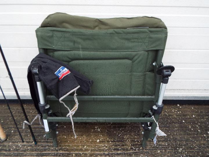 A folding chair, carp / freshwater fishing recliner seat, - Image 3 of 8