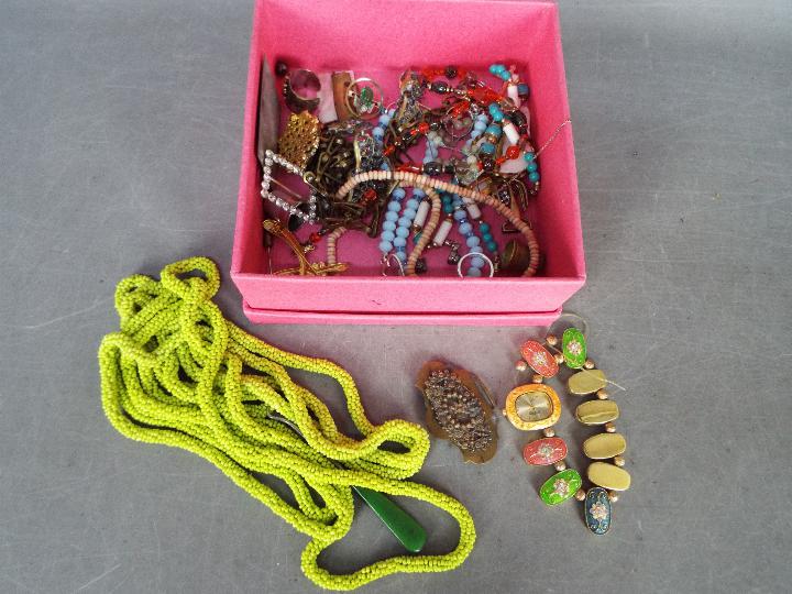 A Very Large Quantity Of Costume Jewellery - Items to include beads, necklaces, paired earrings, - Image 5 of 6