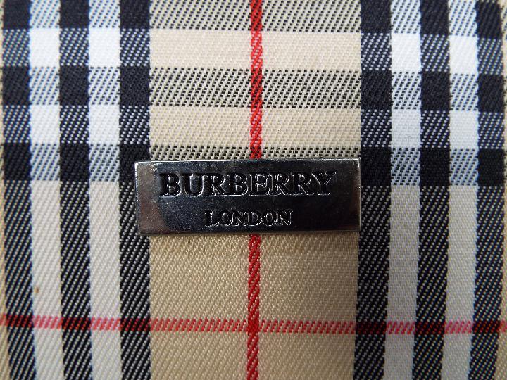 A Burberry Nova Check day bag. - Image 3 of 6
