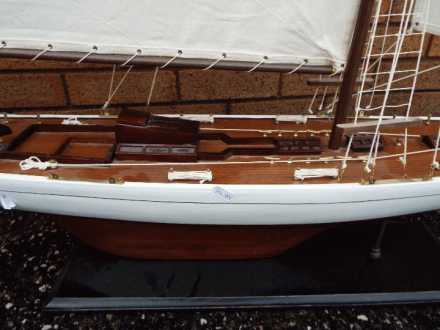 Premier Models - A professional built Grand Banks display model yacht by Premier Models. - Image 3 of 6