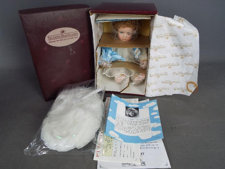 Lot to include ceramics, glassware, boxed collector dolls, household items and similar, two boxes. - Image 5 of 5
