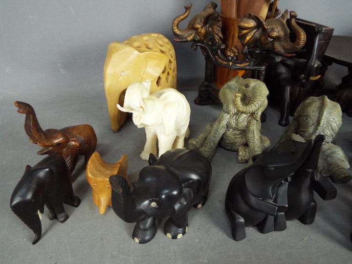 A herd of elephant figurines, carvings and similar. - Image 2 of 4