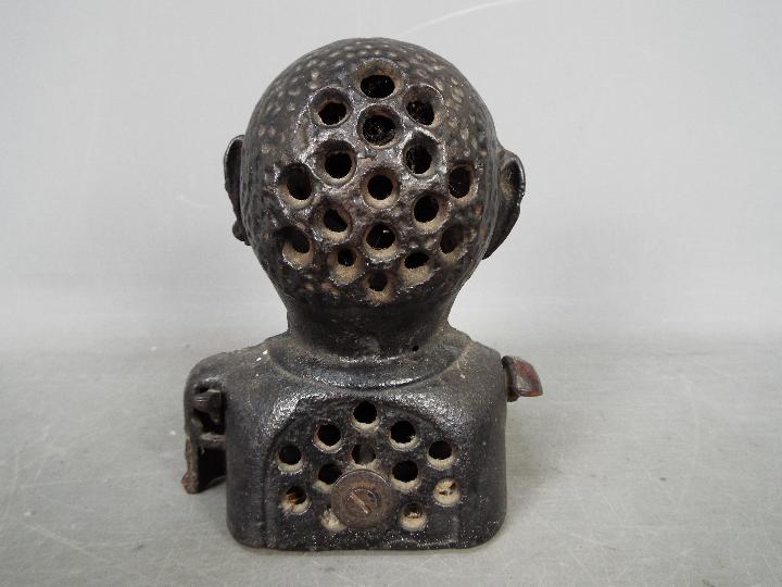 A vintage cast iron mechanical money bank, approximately 15 cm (h). - Image 4 of 7