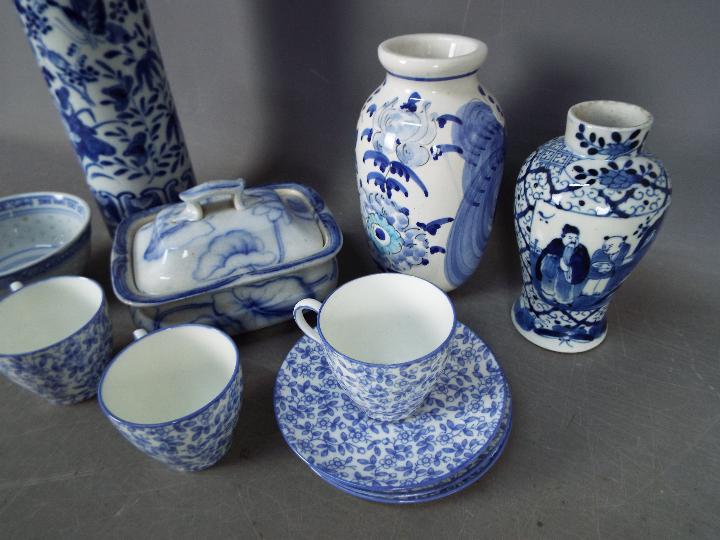 A small collection of blue and white ceramics to include Royal Doulton, Chinese and similar. - Image 3 of 6