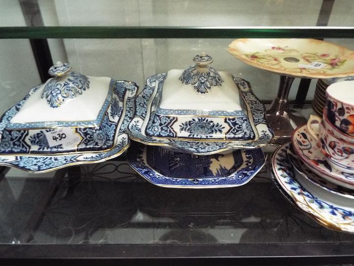 A quantity of blue and white dinner and tea wares to include Wedgwood and Wood & Sons and a small - Image 3 of 4